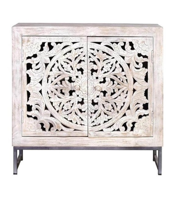 Taquillón étnico de madera blanqueada tallada con base gris de metal. 1