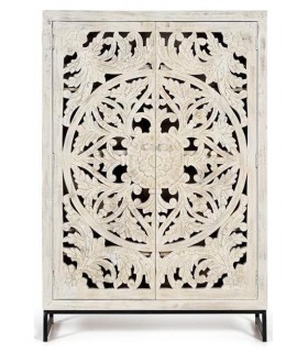 Armario alto de madera tallada blanqueada con base metálica gris. 1