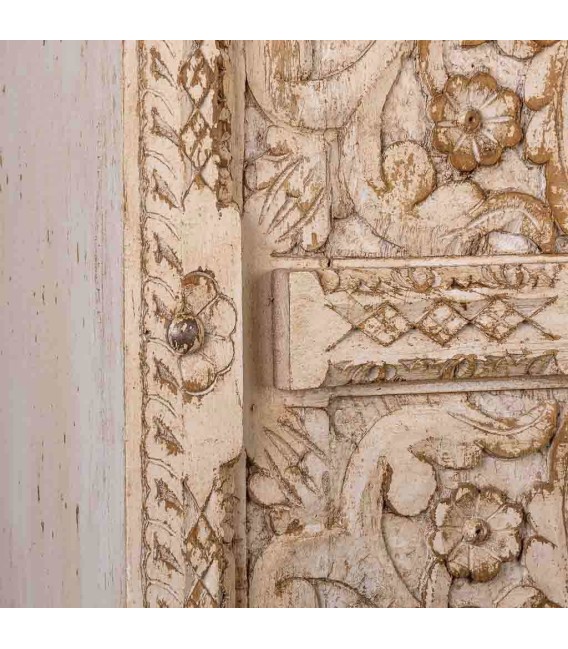 Armario alacena étnico blanco tallado en madera con herrajes metal 3