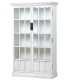 Vitrina blanca vintage de madera con puertas cristal y celosía.