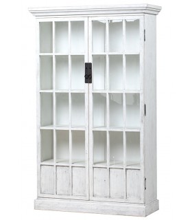 Vitrina blanca vintage de madera con puertas cristal y celosía.