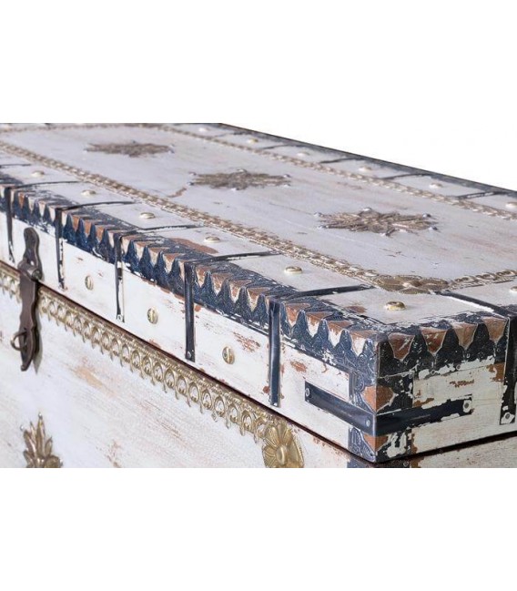 BAUL MADERA DE MANGO ACABADO BLANCO ROZADO APLICACIONES BRONCE