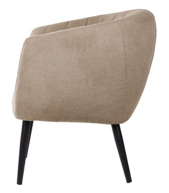 Sillón color beige patas metálicas color negro, sencillo y clásico.