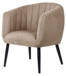 Sillón color beige patas metálicas color negro, sencillo y clásico.