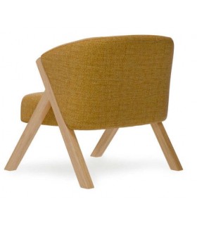 Butaca estilo nórdico color mostaza patas en madera natural, cómodo