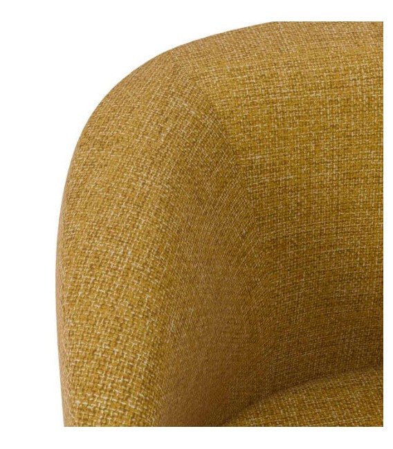 Butaca estilo nórdico color mostaza patas en madera natural, cómodo