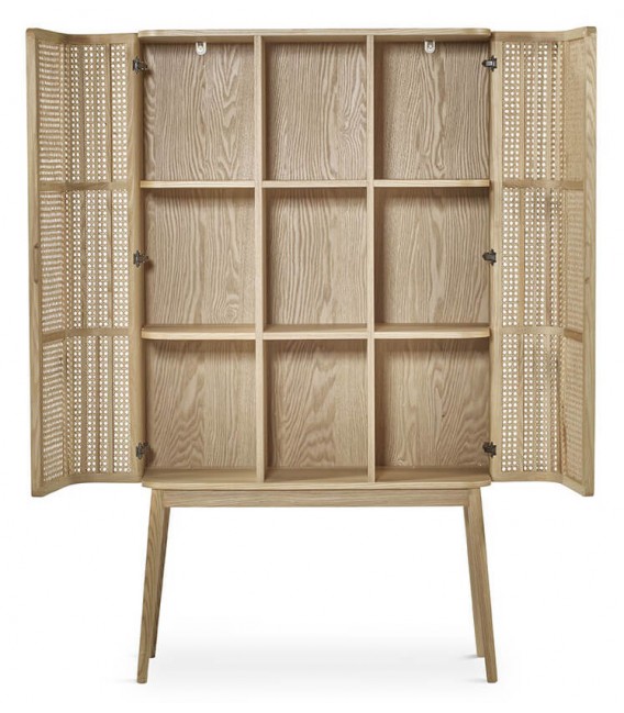 Armario alacena madera de roble combinado con ratán acabado natural.