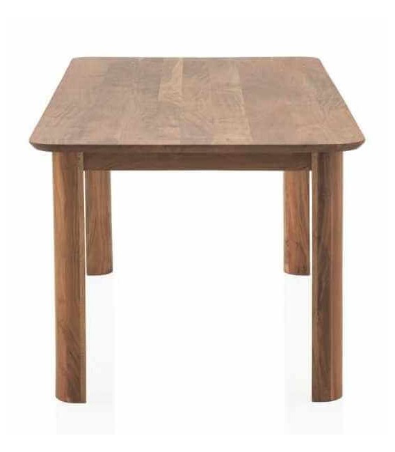 Mesa de comedor rectangular realizada en madera de acacia natural.
