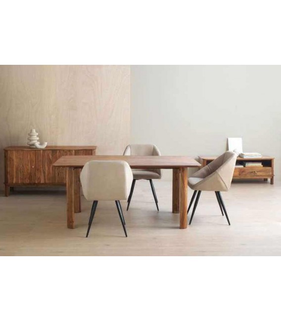 Mesa de comedor rectangular realizada en madera de acacia natural.