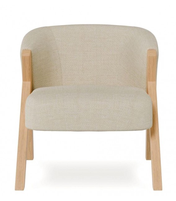 Butaca estilo nórdico color beige con las patas en madera natural mdmhogar