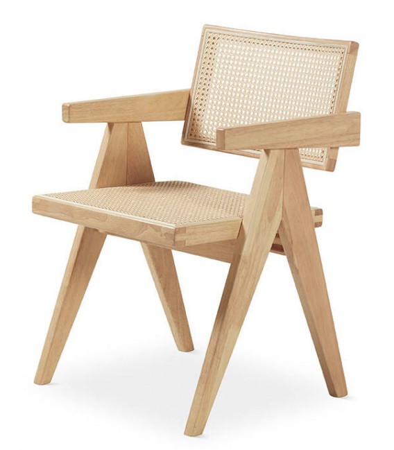 Sillón de comedor cómodo realizado en madera natural y ratán