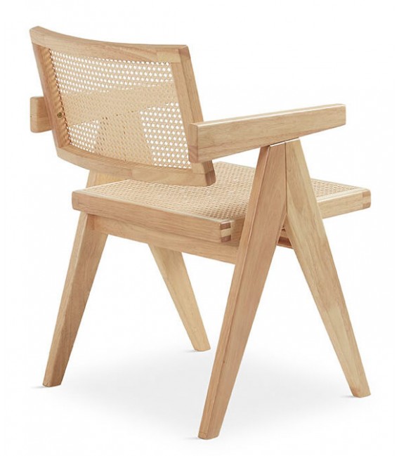 Sillón de comedor cómodo realizado en madera natural y ratán