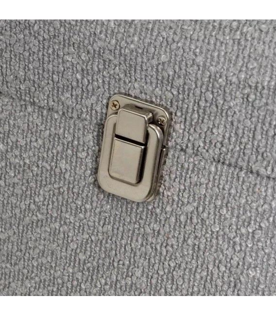 Banqueta arcón tapizado en boucle gris claro con las patas en color cerezo mdmhogar