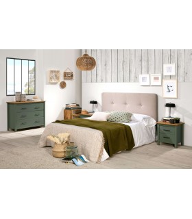 Cómoda realizada en pino natural combinado con laca verde,