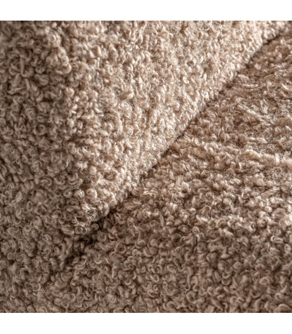 Sillón cómodo de estilo alpino tapizado en boucle de color beige mdmhogar