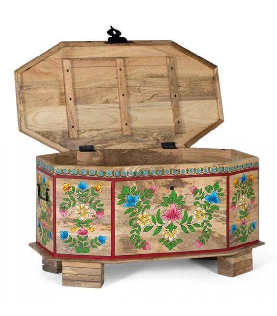 Baúl madera maciza y con todos los detalles pintados a mano