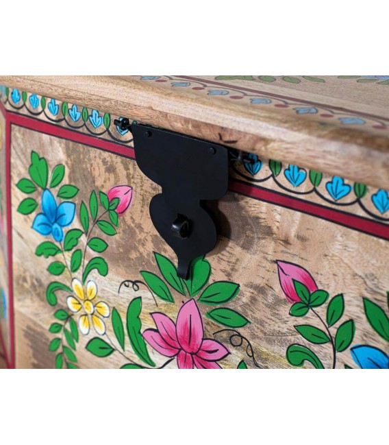 Baúl madera maciza y con todos los detalles pintados a mano