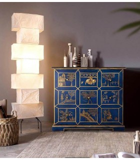 Cómoda pequeña madera maciza con todos los detalles pintados a mano