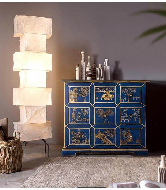 Cómoda pequeña madera maciza con todos los detalles pintados a mano