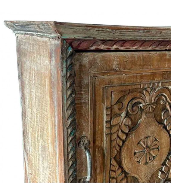 Mesita de noche rústica de madera tallada con detalles en azul. Mdmhogar2