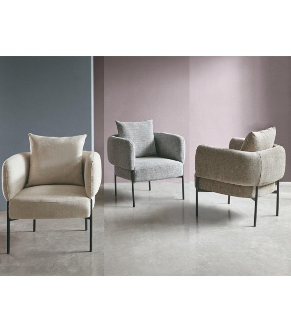 Butaca moderna tapizada en chenilla color topo con patas de metal. Mdmhogar4