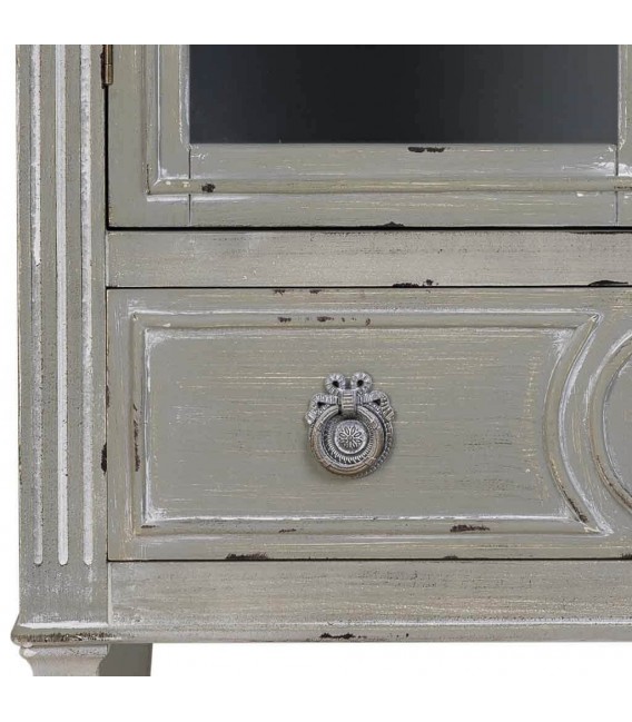 Vitrina clásica baja, madera gris rozado y pátina blanca artesanal. Mdmhogar5