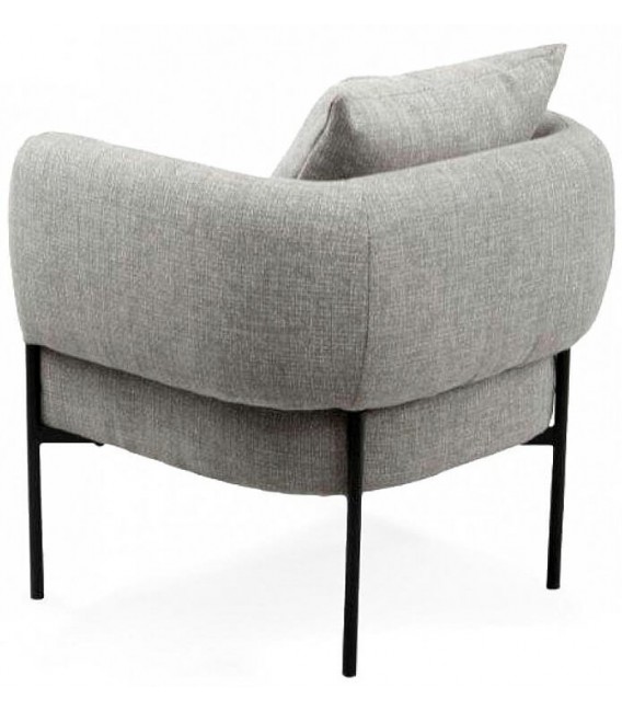 Butaca moderna tapizada en chenilla gris, patas de metal negro. Mdmhogar3
