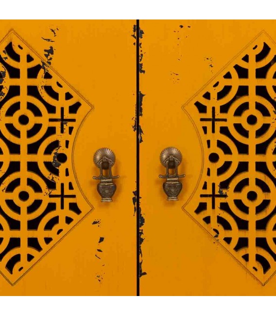 Taquillón oriental en madera decapada amarilla con 2 puertas y 1 cajón. Mdmhogar6