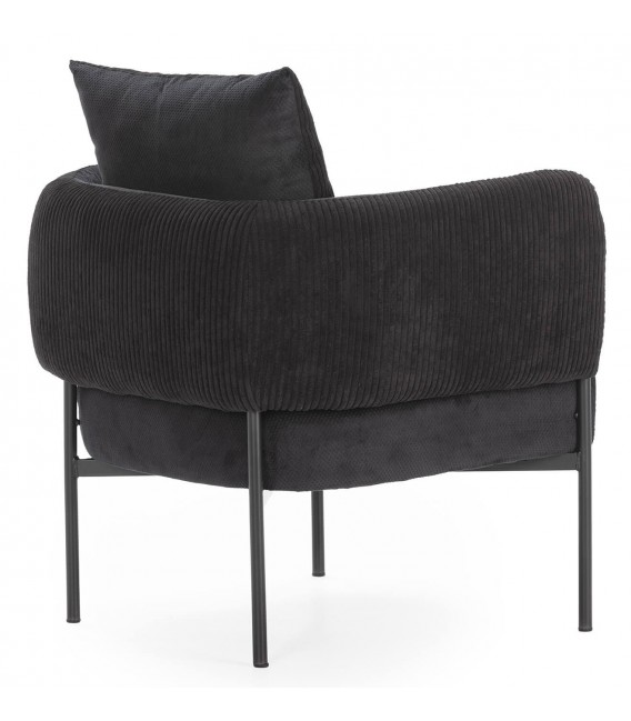 Butaca moderna en pana y chenilla negra con patas de metal negro. Mdmhogar4