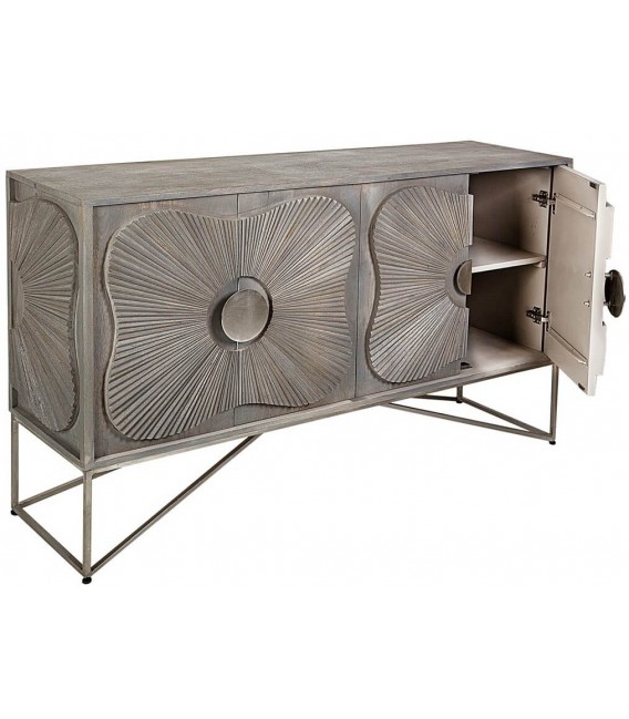 Aparador boho chic en mango tallado con patas y tiradores metálicos.1