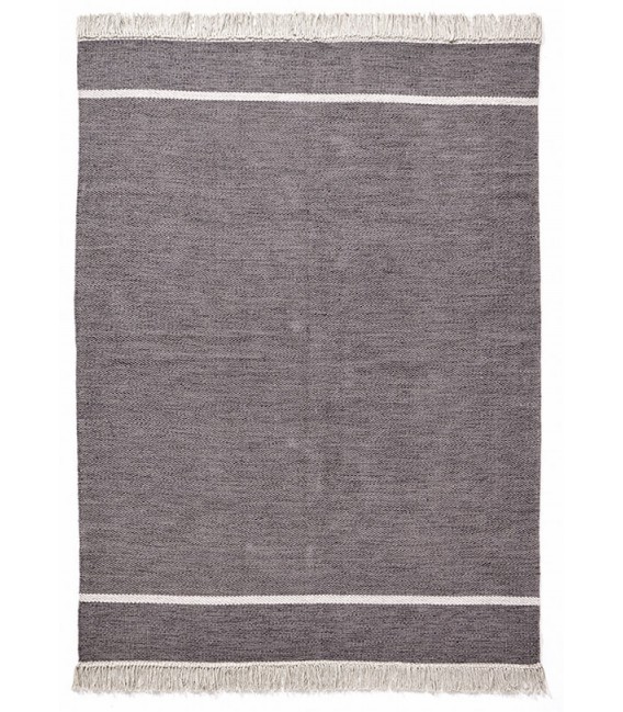 Alfombra grande de algodón en gris con flecos y líneas blancas. mdmhogar