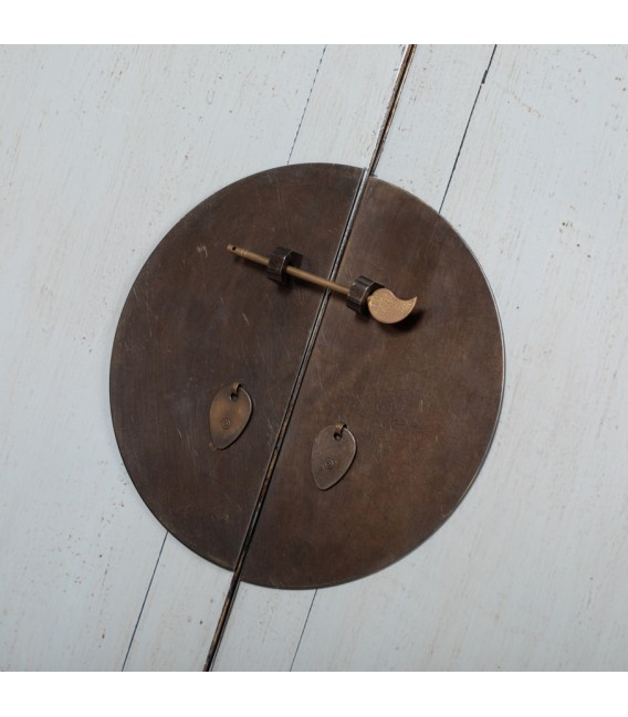 Armario oriental antiguo lacado en gris con herrajes de bronce únicos. Mdmhogar2