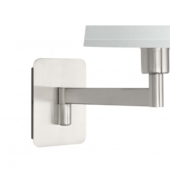 Aplique de pared cromado con pantalla blanca orientable y elegante.2