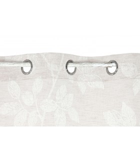 Cortina beige con hojas blancas y anillas cromadas estilo natural.