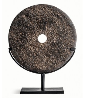 Figura decorativa redonda de piedra natural sobre base de metal negro Mdmhogar