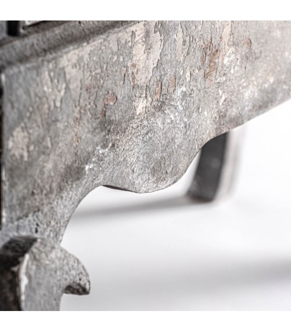 Cómoda clásica gris con 4 cajones y acabado decapado en madera tallada5