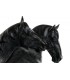 Escultura negra de caballos en resina y metal de estilo clásico