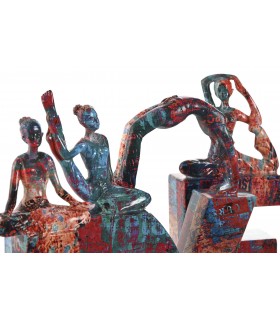 Figura decorativa LOVE multicolor con siluetas de yoga