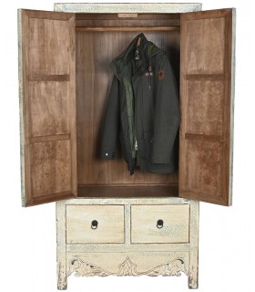 Armario oriental tallado en madera maciza con acabado decapado