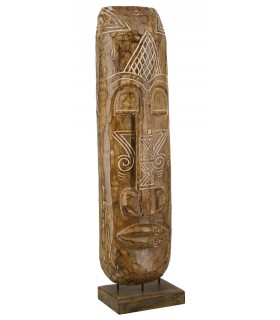 Figura tribal alta de madera natural tallada con detalles en blanco Mdmhogar
