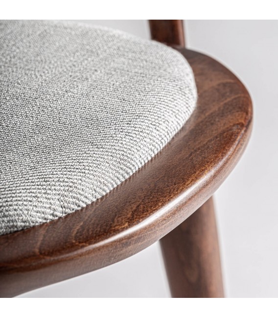 Silla de haya color nogal y asiento gris. Elegante, cómoda y actual.5