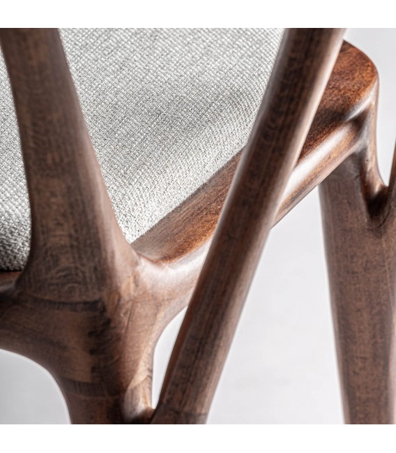 Silla de haya color nogal y asiento gris. Elegante, cómoda y actual.7