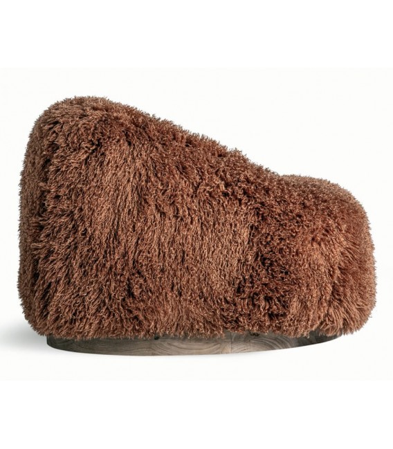 Sillón grande marrón con textura pelo largo. Confort alpino.1