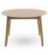 Mesa redonda extensible de madera estilo nórdico con acabado natural.