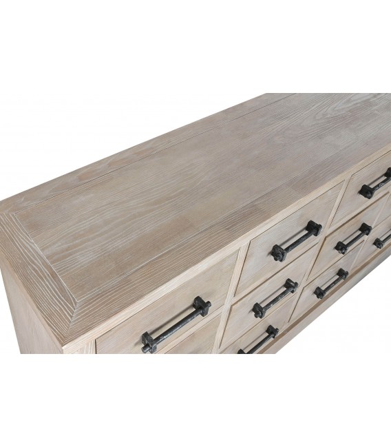 Cómoda de 12 cajones en madera natural con tiradores de metal gris.1