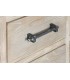 Cómoda de 12 cajones en madera natural con tiradores de metal gris.4