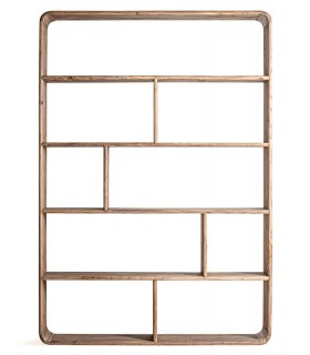 Estantería de madera reciclada estilo colonial con acabado natural.