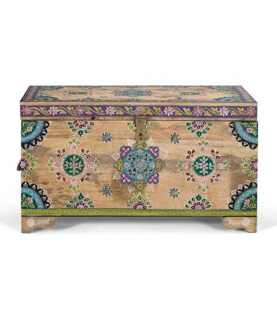 Baúl étnico de madera maciza pintado a mano con vivos colores.