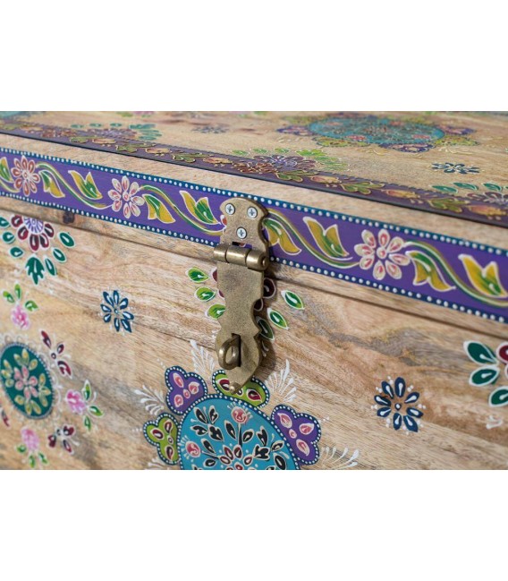 Baúl étnico de madera maciza pintado a mano con vivos colores. 4