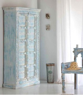 Armario alacena azul patinado de madera tallada con 2 puertas.